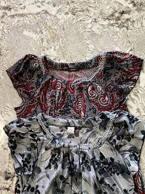 2 Pack Cosmo Womens Large tops Grey Floral Red Black Paisley Metal Chain Detail